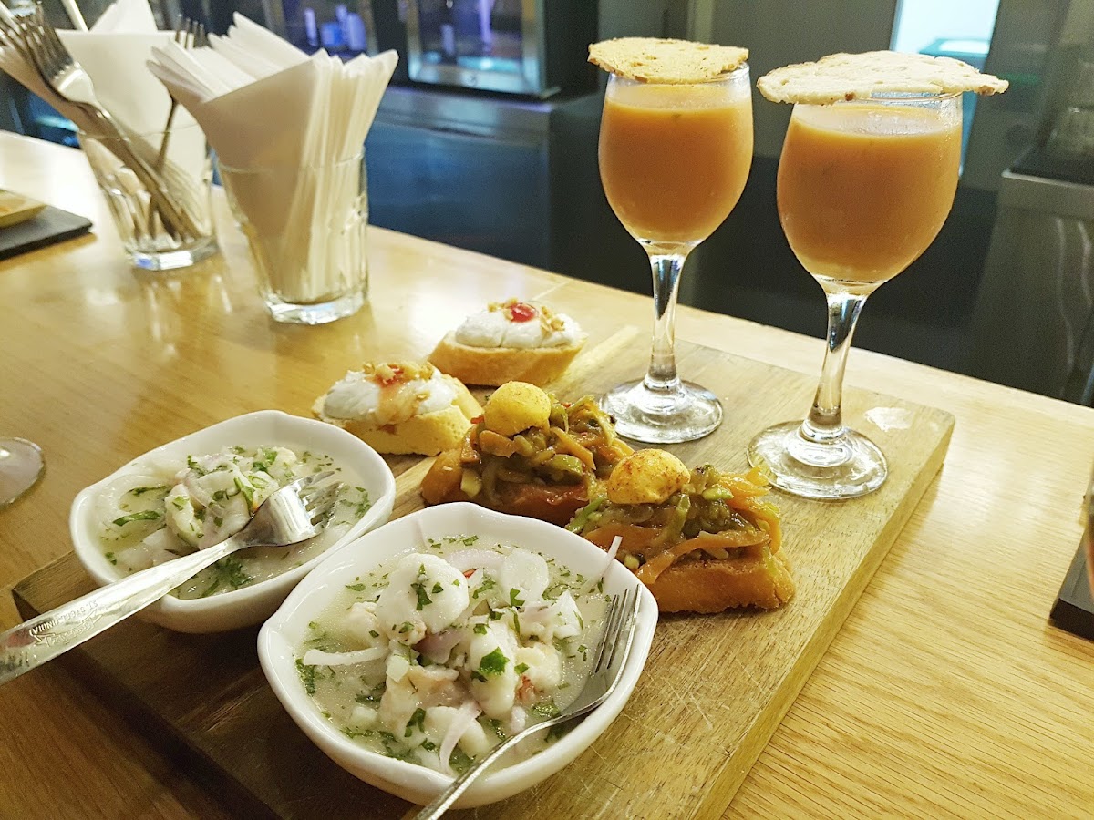 La Vinoteca - Photo 2