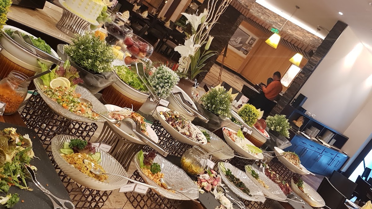 Gulf Hotel Friday Brunch - Photo 2