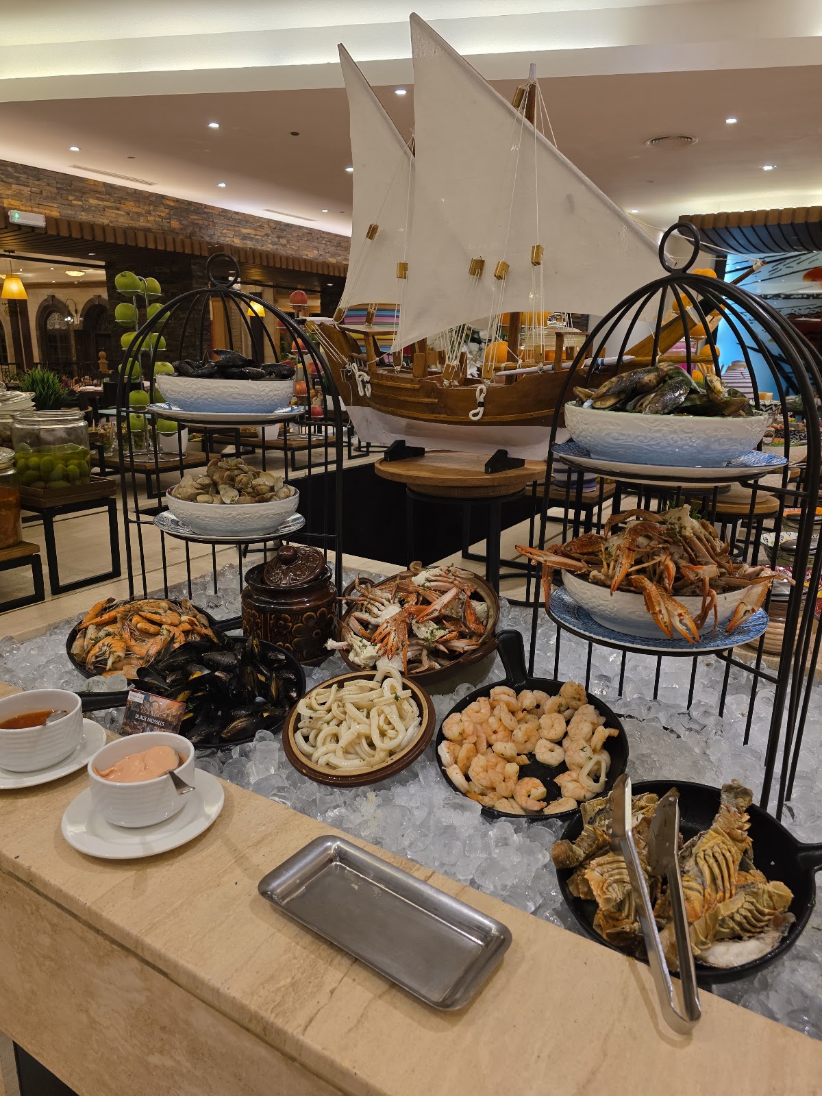 Gulf Hotel Friday Brunch - Photo 3