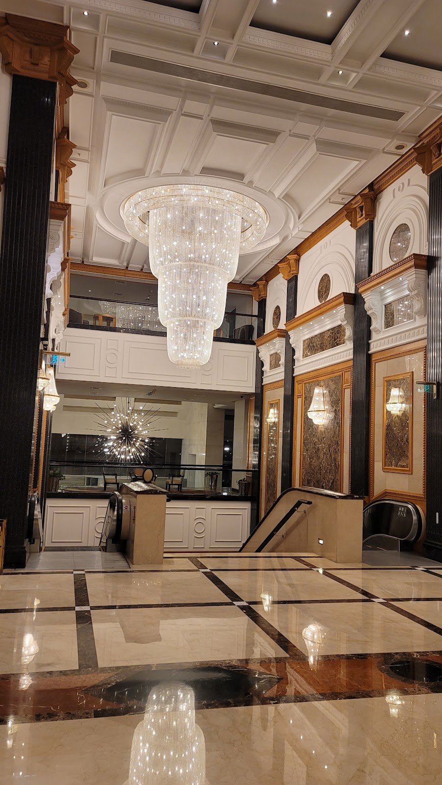 Gulf Hotel Friday Brunch - Photo 4